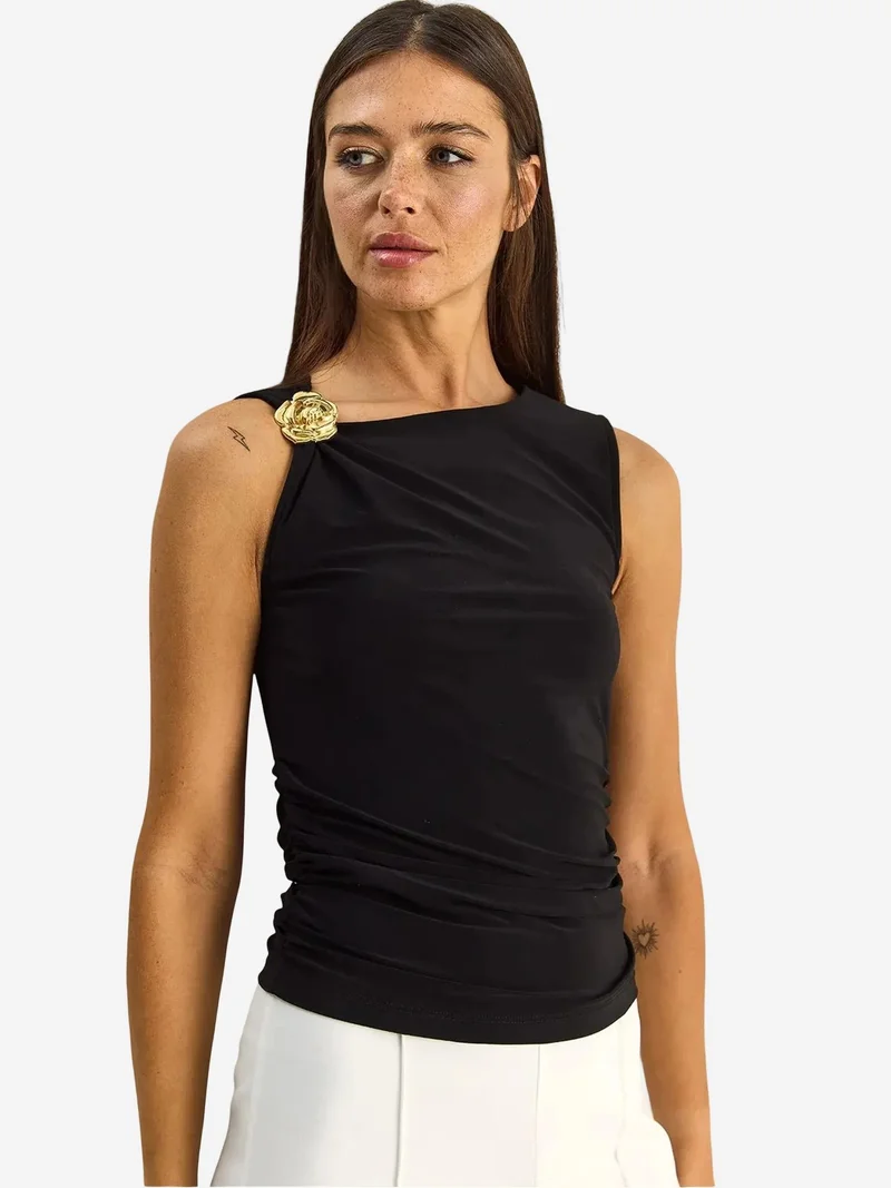 بيانكو لوتشي LUCCI Boat Neck Fitted Shell Top with Stone Accessory