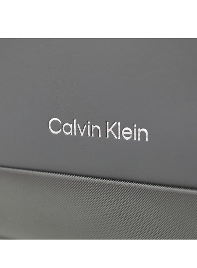 CALVIN KLEIN Escape Softside Polyester Luggage on Wheels for Unisex – Lightweight Travel Suitcase with Spinner Wheels - Image 3