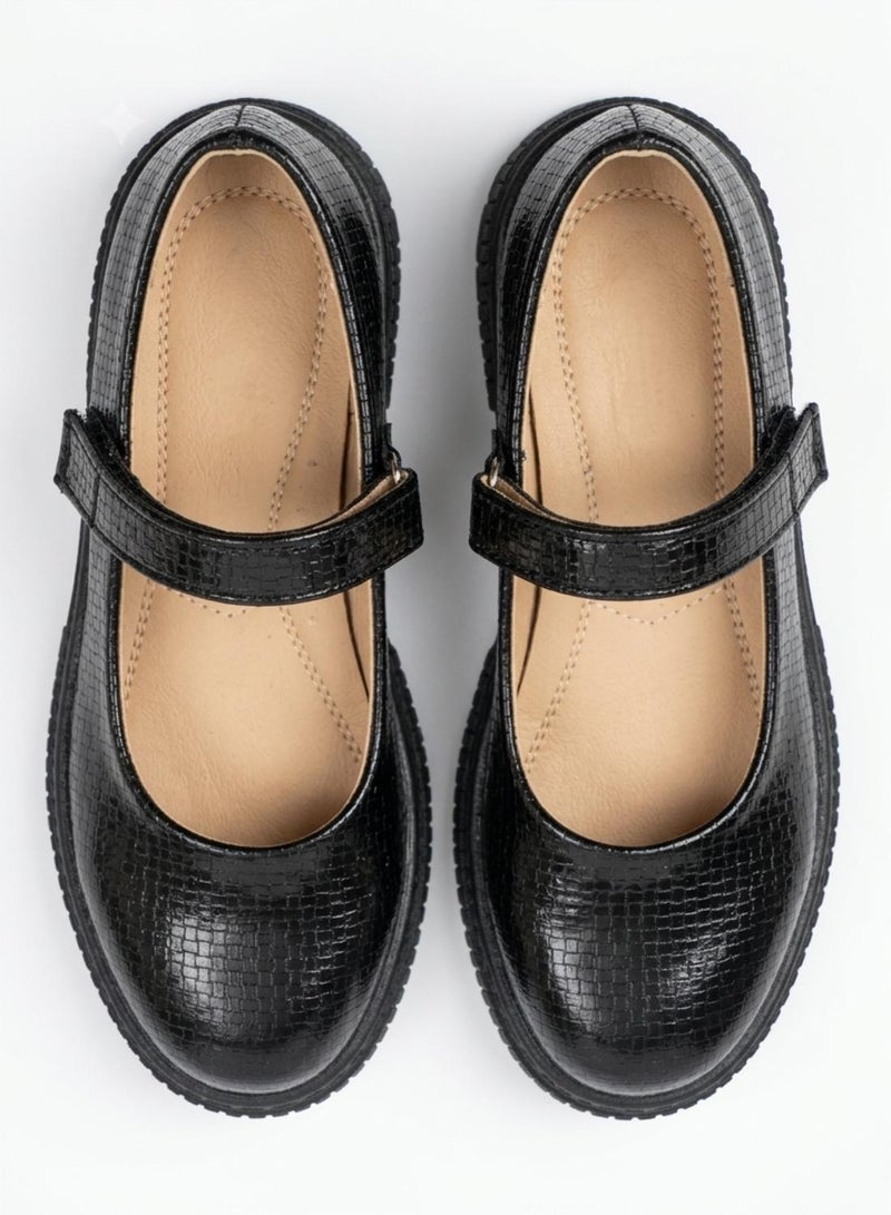 babyqlo Girls Black Textured Mary Jane Shoes - Image 3