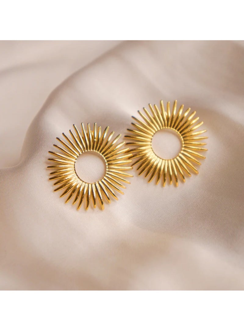 Rwnq Sun disc shaped hoop made of stainless steel that is resistant to rust and discoloration.Women's accessory  - Image 2