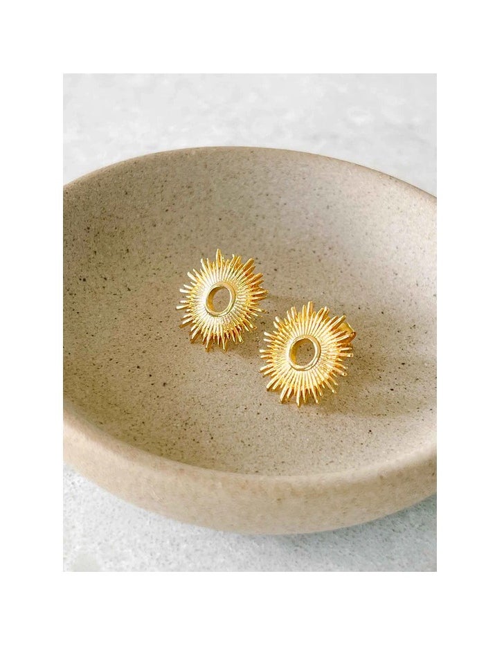 Rwnq Sun disc shaped hoop made of stainless steel that is resistant to rust and discoloration.Women's accessory  - Image 5
