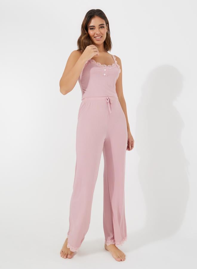 تايك تو طقم من بنطال بيجاما مع بلوزة كامي بتفاصيل دانتيل - Image 1