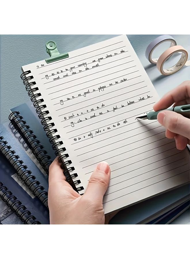 A5 دفاتر حلزونية - 4 قطع، 480 صفحة، غلاف مقوى متين، تصميم بسيط، زوايا مستديرة، أقسام مسمّاة، أرقام صفحات، تجليد متين، ورق كتابة ناعم، قابل للفرد المسطح، علامة مرجعية، فواصل ألوان: أزرق داكن، أسود، رمادي، أبيض - Image 3