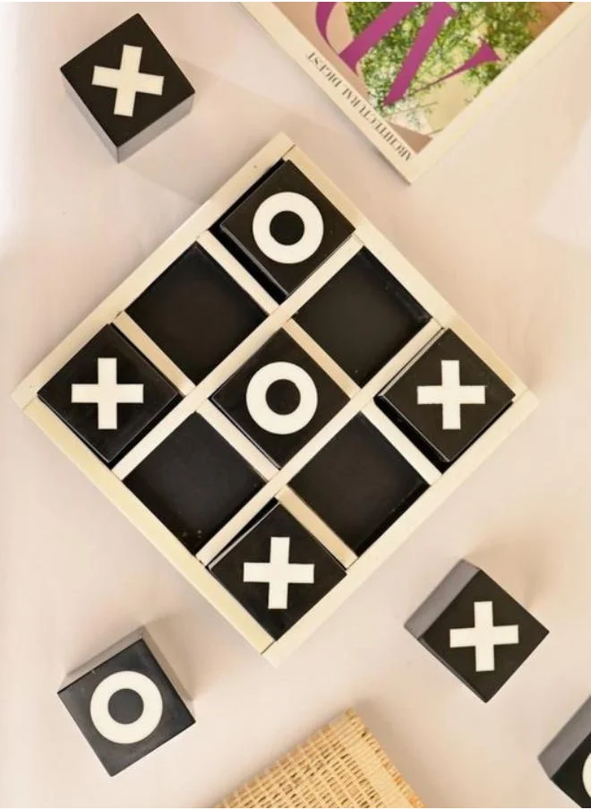 كويزيرا Black and white Resin TIC TAC TOE SET