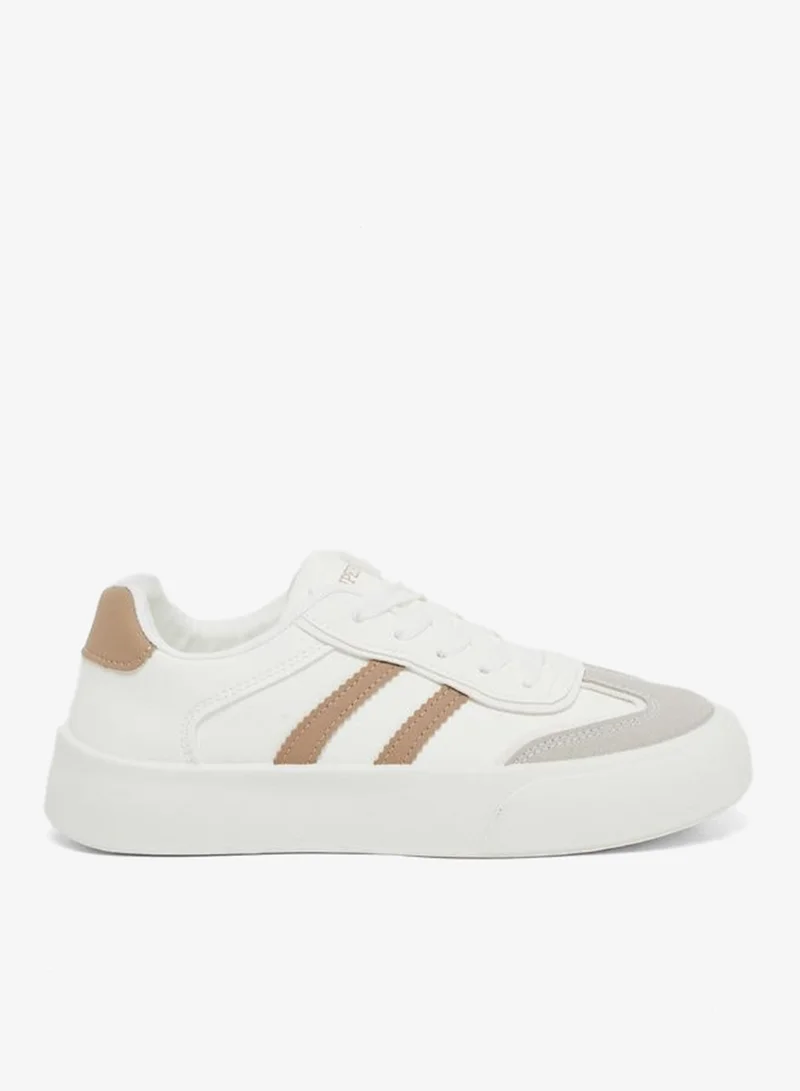 ستايلي اكتيف حذاء رياضي مخطط برباط