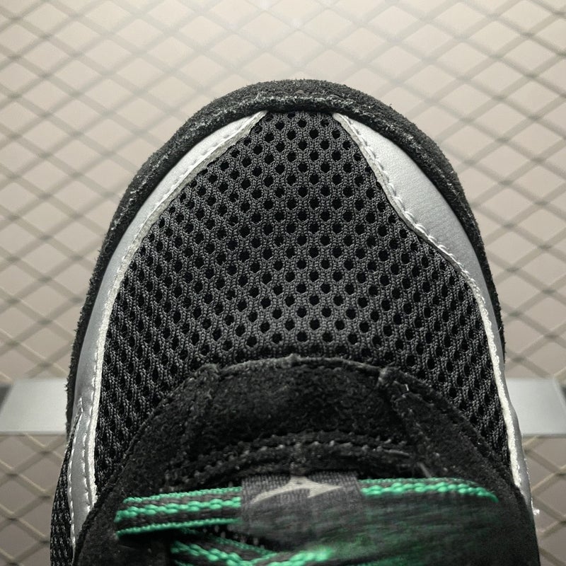 Mizuno Breathable Mesh Running Shoes for Men and Women - Image 3