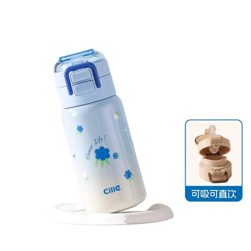 AD قارورة مياه للأطفال بغطاء بشفاط ومقبض سهل الحمل من ستانلس ستيل باللون الأزرق - 600 ml مع غطاء بقشة مع مقبض من الستانلس ستيل - Image 1