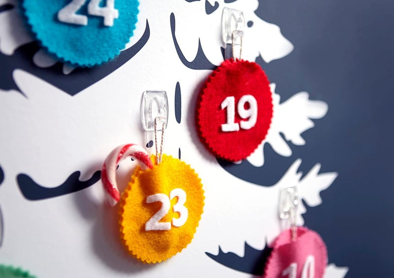 Command Decorative Clips with Adhesive Strips, Transparent, 20 Clips and 24 Strips - For Decoration and Fairy Lights without Holes or Drilling - Image 5