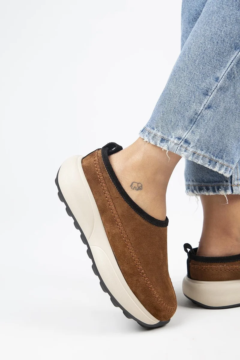 مانجيرو قباقيب مانيجيرو أديلا النسائية من الجلد الطبيعي باللون البني الفاتح