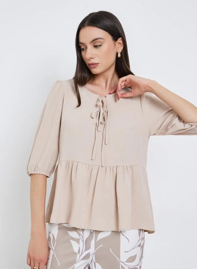 تايك تو طقم بلوزة بأكمام نصفية وكشكش وسروال بطبعة أوراق شجر