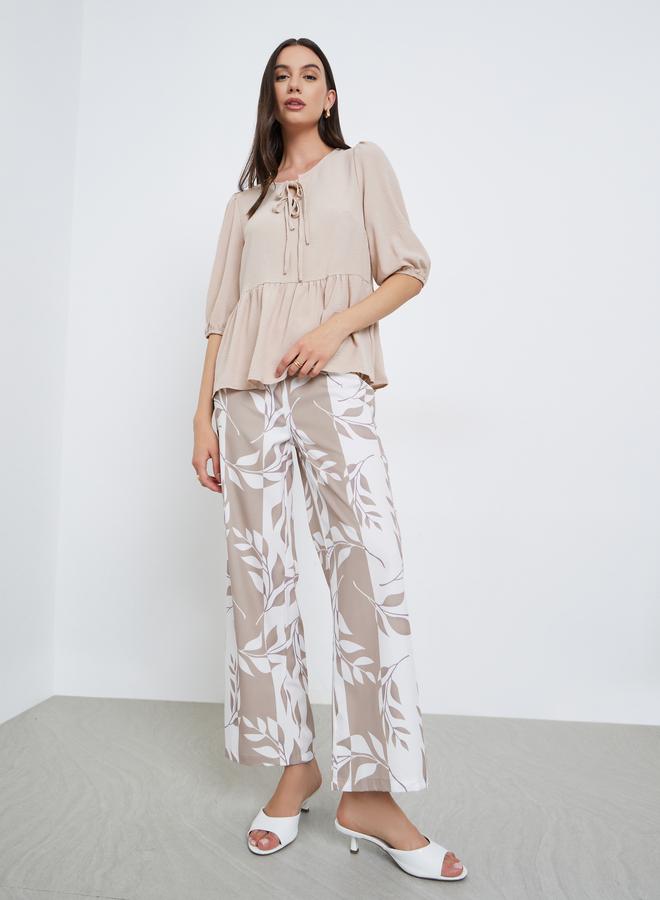 تايك تو طقم بلوزة بأكمام نصفية وكشكش وسروال بطبعة أوراق شجر - Image 2