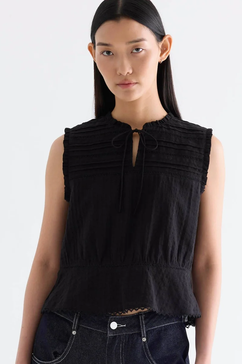 ذا اديتورز ماركت Mryne Pin-Tuck Top - Black