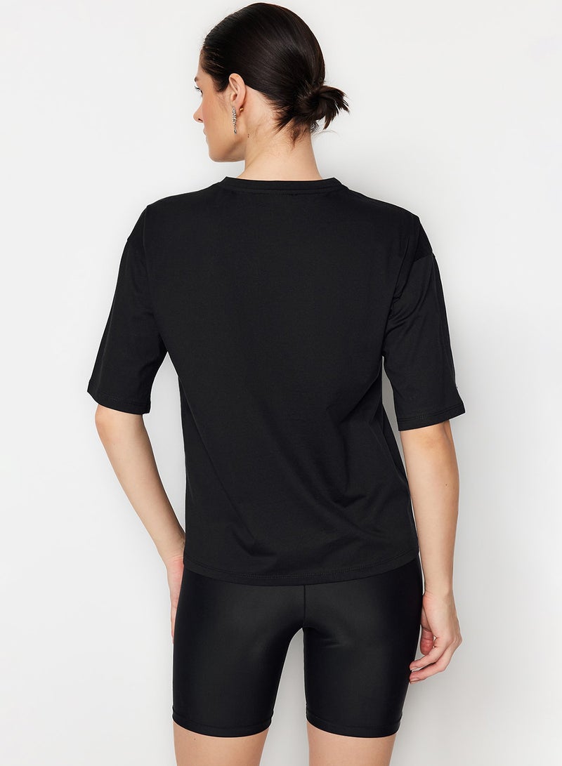 trendyol Black Stone Detailed Relaxed/Wide Relaxed Cut Crew Neck Knitted T-Shirt TWOSS23TS00153 - Image 4