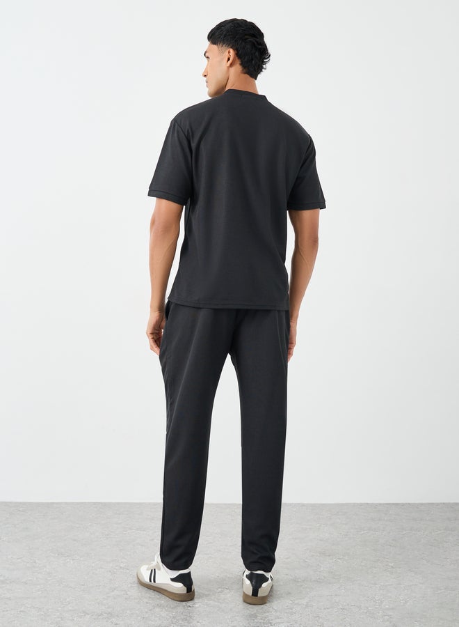 ستايلي طقم تي شيرت وبنطلون رياضي رجالي سادة بقصة عادية - Image 4