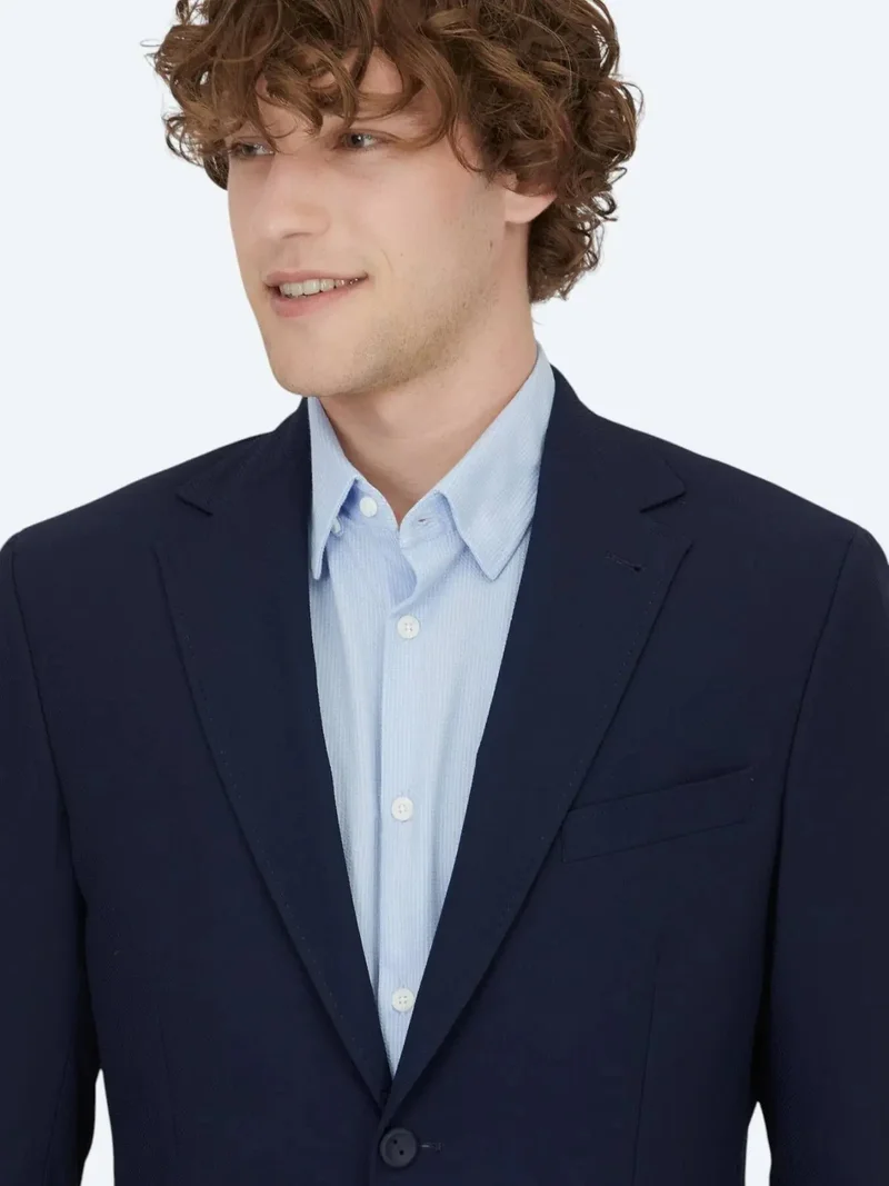 كيب جاكيت عصري بنقشة زرقاء داكنة