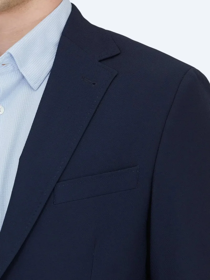 كيب جاكيت عصري بنقشة زرقاء داكنة