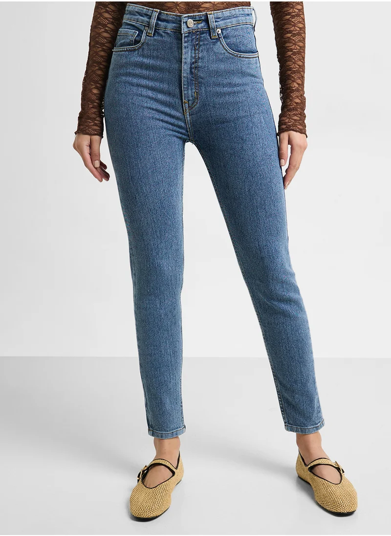 جينجر Distressed Denim Shorts