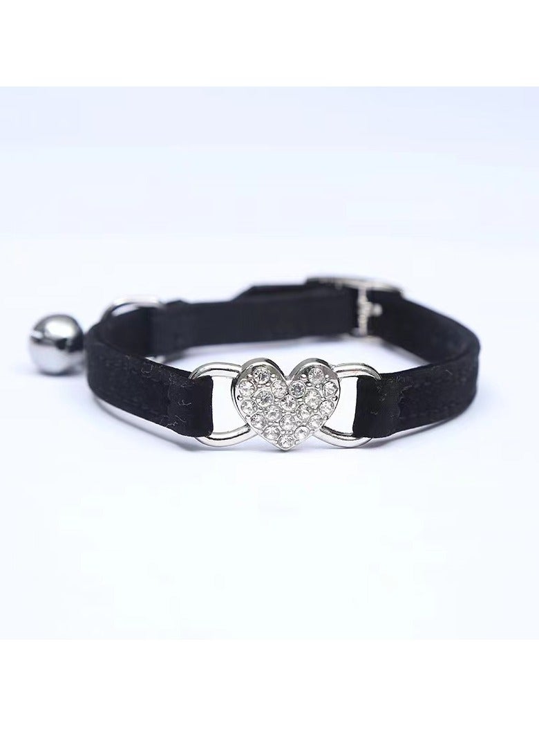 طوق للقطط على شكل قلب مع حزام وجرس، قابل للتعديل 8-10 بوصة للقطط الصغيرة (أسود)