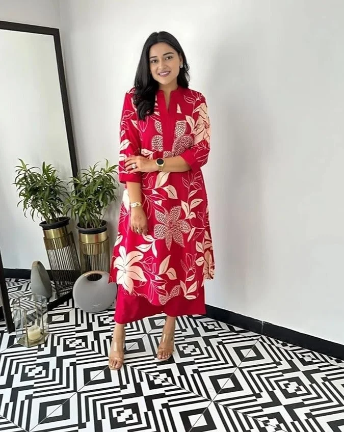 جو سريكي كورتا مطبوعة على شكل A-line من GoSriKi من رايون فيسكوز مع بنطال (VIBHA RED-VKS01-GS_S_Red_Small)