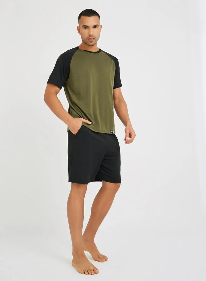 Styli Styli Slogan Back Print Raglan Sleeves T-Shirt and Shorts Set