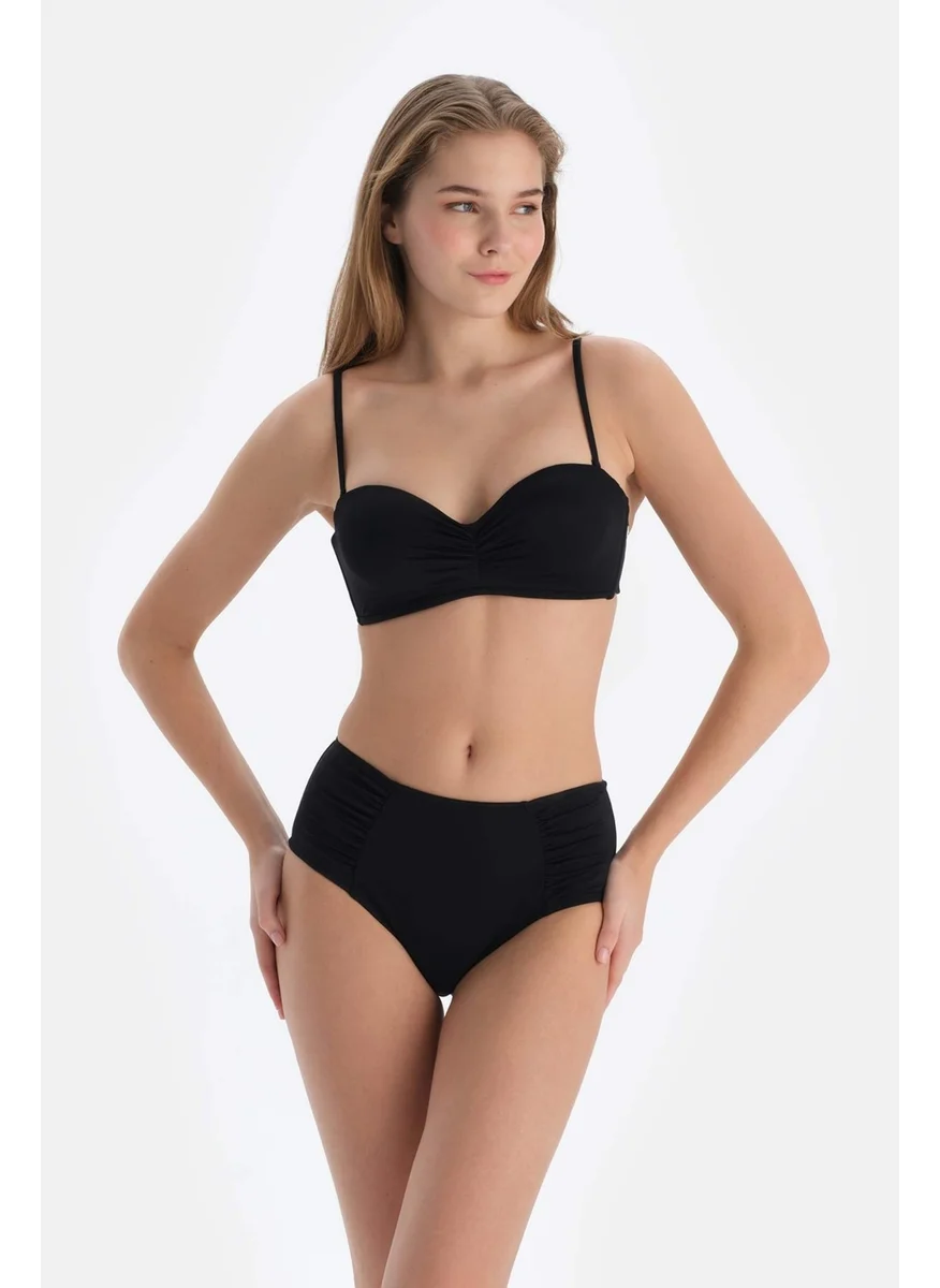 داجي Black Strapless Covered Bikini Top