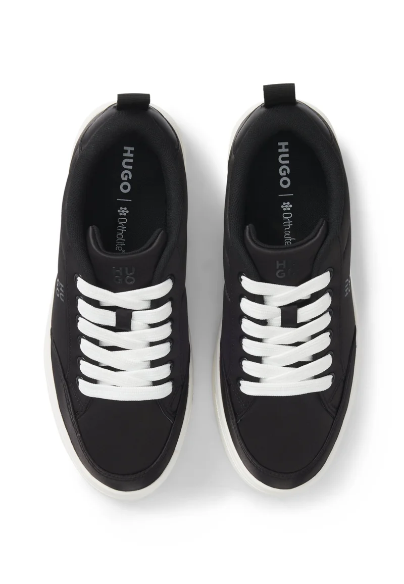 هوجو أحذية رياضية بمنصة مع أجزاء علوية بلمسة ساتان