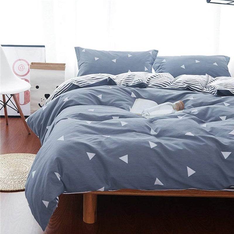Uozzi Bedding 3 Pieces Duvet Cover Set Blue Gray with White Triangles  Ultra Soft and Easy Care Design Summer Bedding Duvet Cover Queen Size 90x90 2 Pillow Shams 800 TC with Zipper Closure 4 Corner Ties
