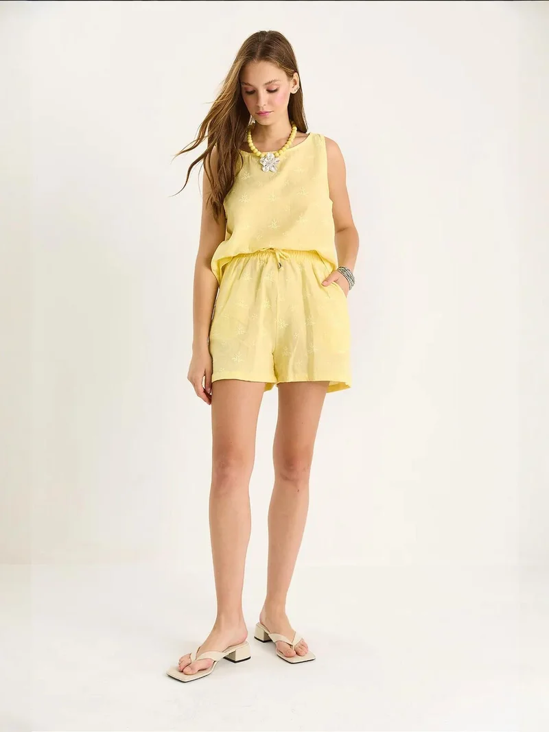 بيانكو لوتشي طقم قطعتين قصير بخصر عالٍ وإغلاق بأزرار