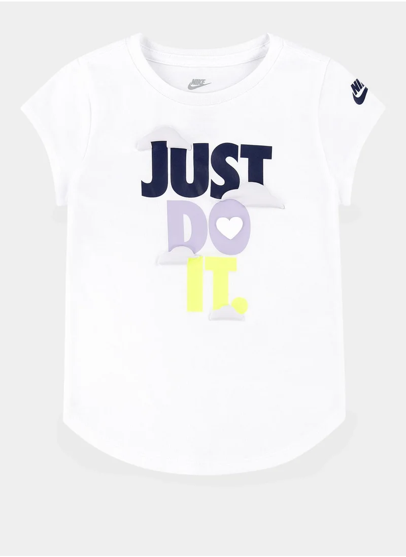 نايكي تيشيرت مزين بطبعة عبارة "Just Do It" وشعار سووش للأطفال