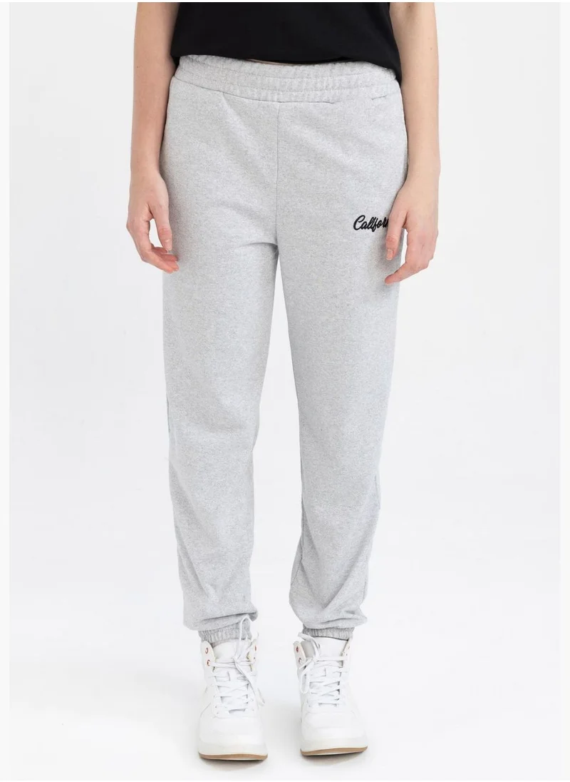 ديفاكتو Woman Jogger Fit Knitted Trousers