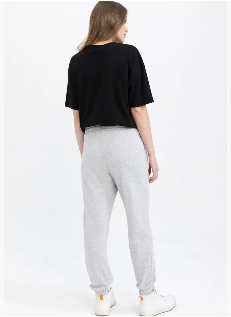 ديفاكتو Woman Jogger Fit Knitted Trousers