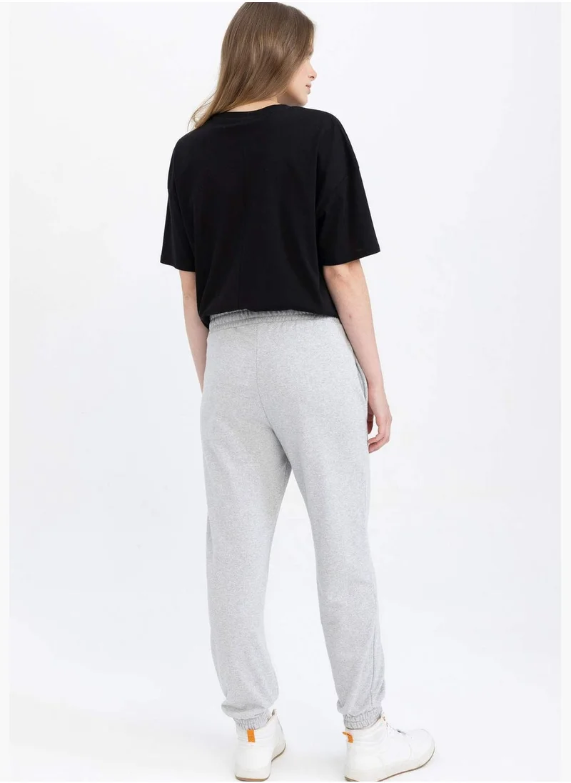 ديفاكتو Woman Jogger Fit Knitted Trousers
