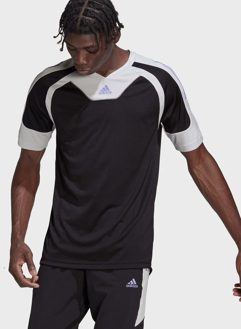adidas تيشيرت بشعار الماركة
