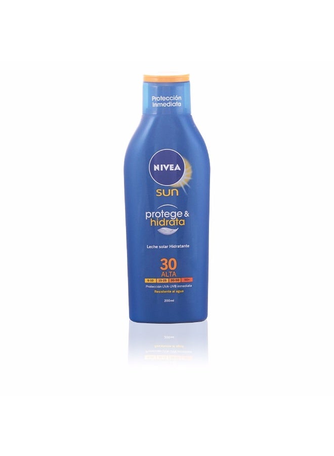 Nivea Sun Protect & Moisturize Lotion SPF30 200ml - Image 1
