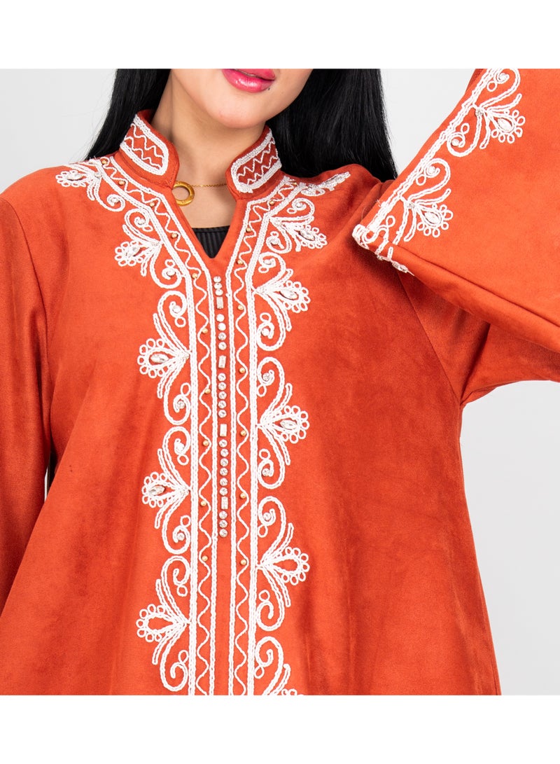 اكسا جلابية شتوية أنيقة بتطريز أمامي أحمر - Image 2