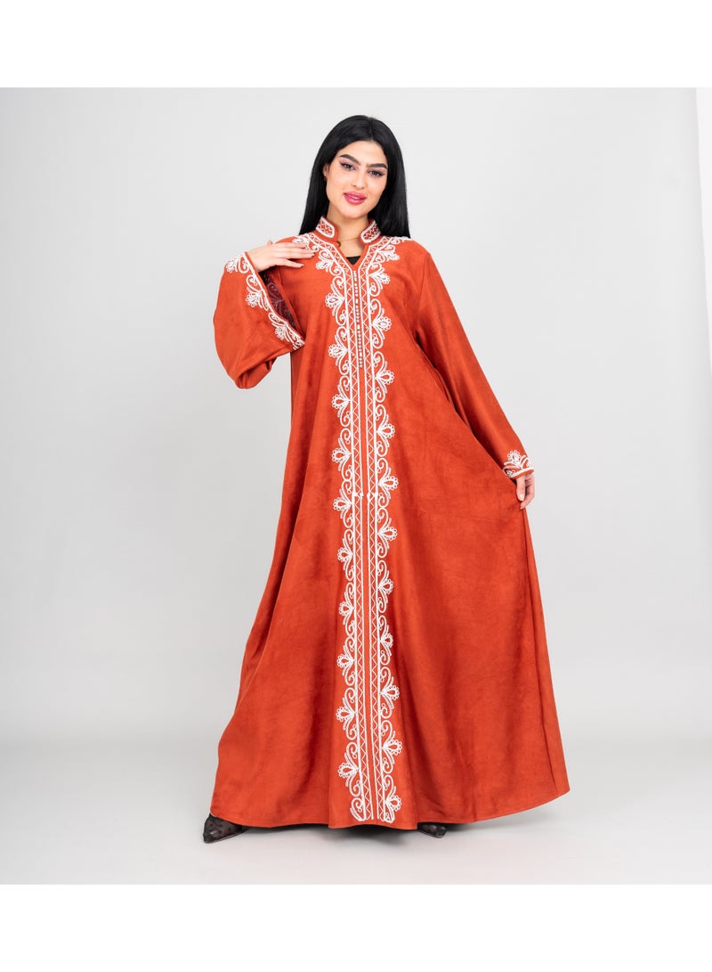 اكسا جلابية شتوية أنيقة بتطريز أمامي أحمر - Image 1