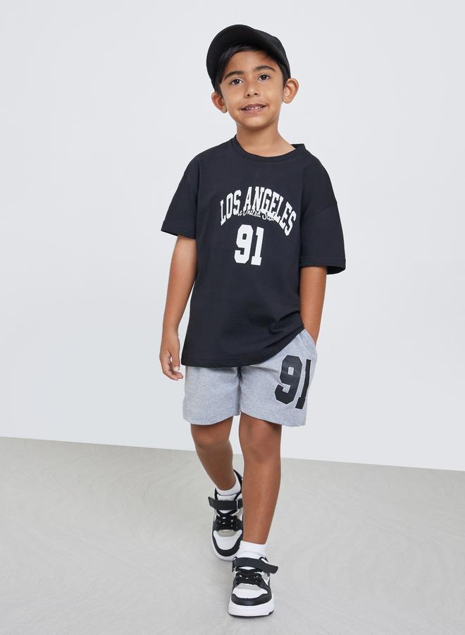 ستايلي مجموعة من شورت وتيشيرت بطبعة جرافيك - Image 1