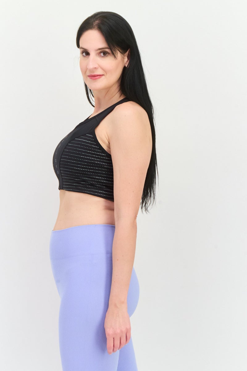 Nike حمالة صدر رياضية مبطنة بشعار العلامة التجارية للنساء، سوداء - Image 4