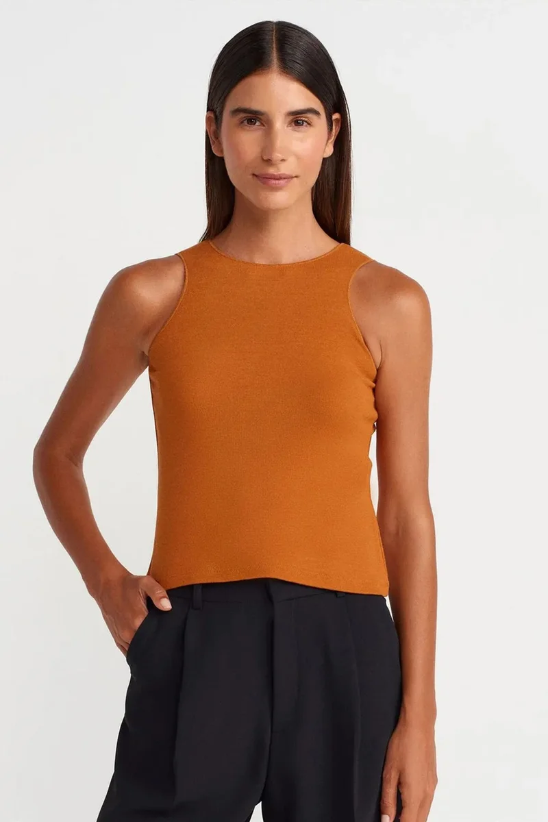 DILVIN Fitted Ribbed Sleeveless Blouse