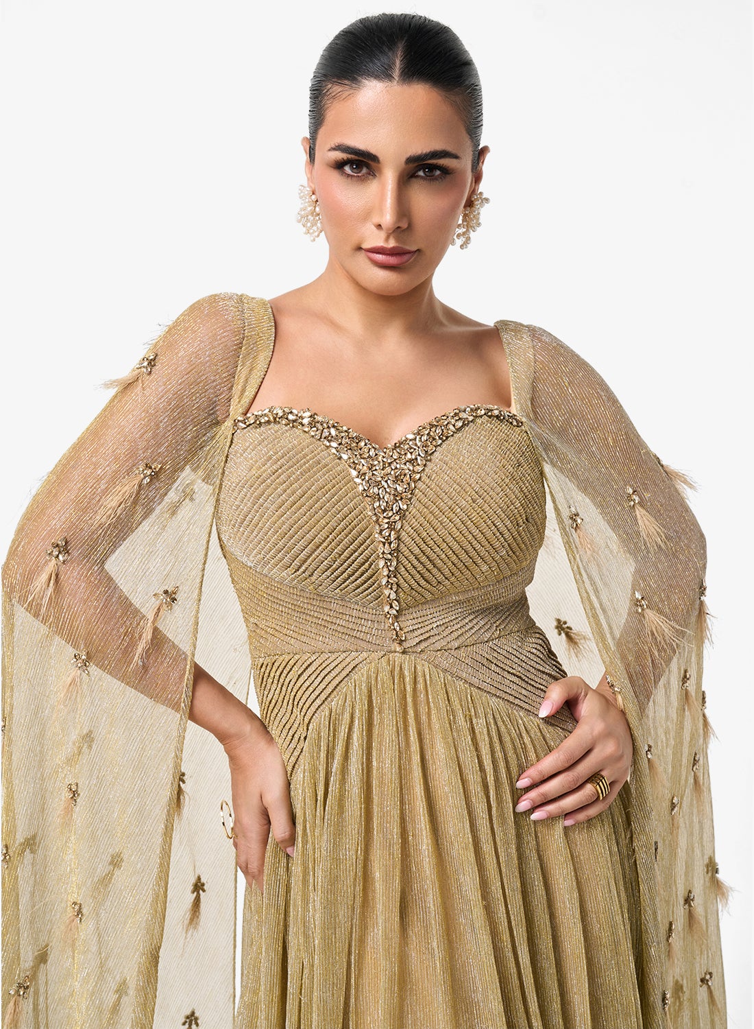 فستان ماكسي بأكمام كاب مزينة