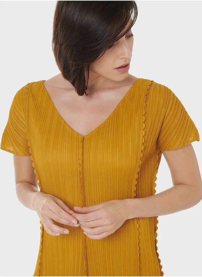 leem Scalloped Edges Vertical Plisse Kaftan