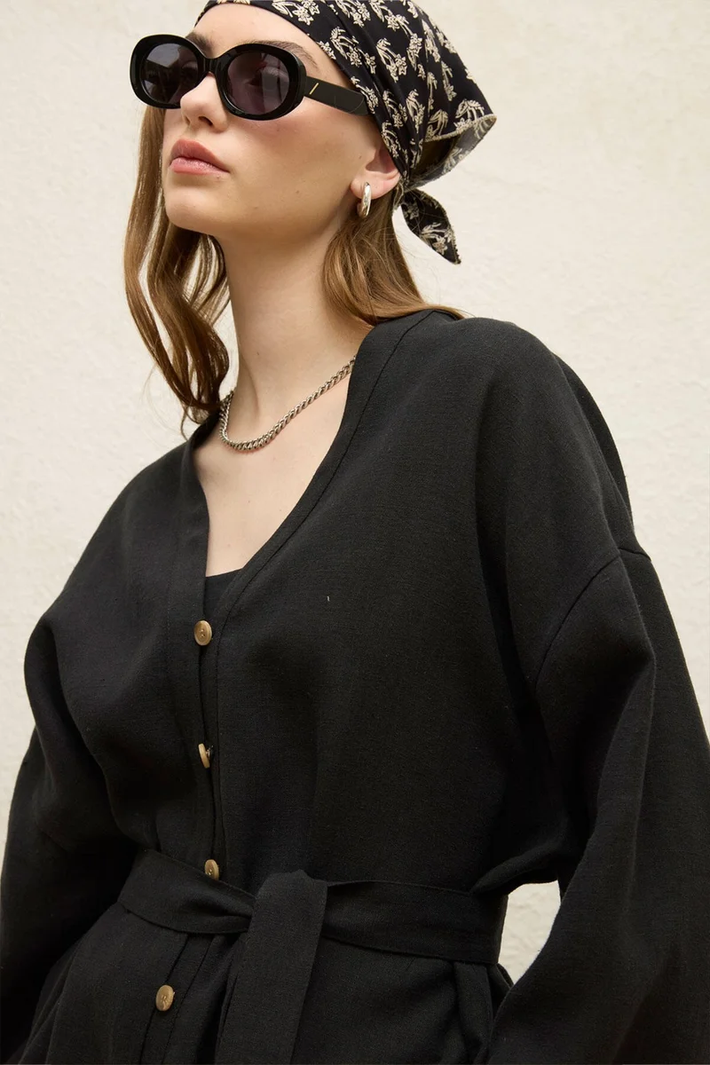 Manuka Button-Down Linen Shirt Black
