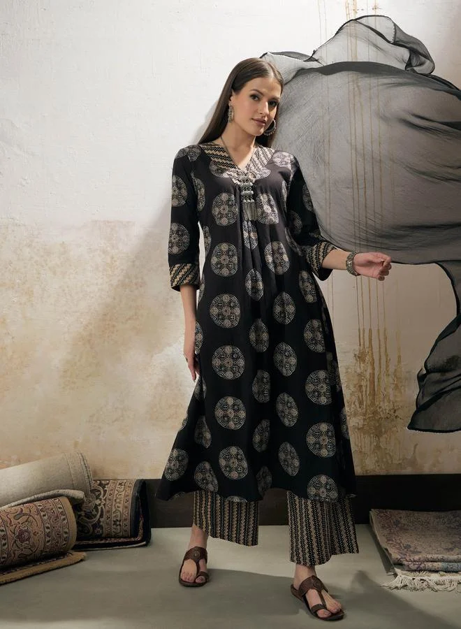 SASSAFRAS SASSAFRAS Black Geometric Print V-Neck Kurta with Pencil Pants and Dupatta Set