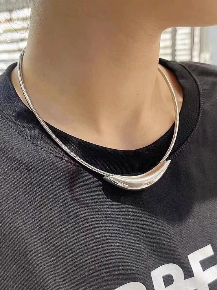 Sleek Titanium Steel Choker Necklace for Women Silver-metal light column elbow collar