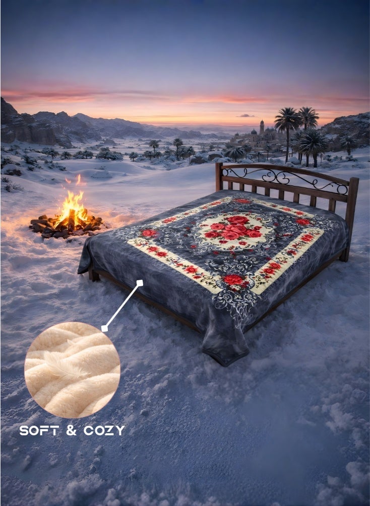 بريميم بطانية فاخرة فائقة النعومة بوزن ثمانية كيلوغرامات بنقشة زهور زرقاء – مقاس مئتان وأربعون سنتيمتر × مئتان وعشرون سنتيمتر – بطانية سرير بطبقتين سميكتين ودافئتين من الفرو الناعم مع تصميم زهور كبيرة مصنوعة من خامات عالية الجودة - Image 3