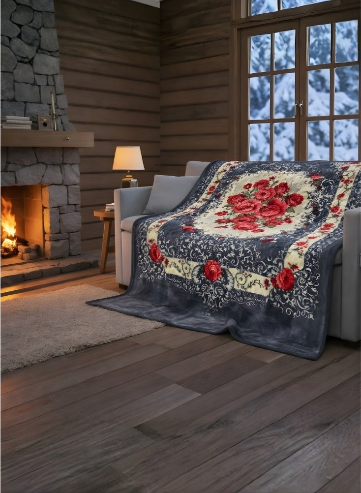 بريميم بطانية فاخرة فائقة النعومة بوزن ثمانية كيلوغرامات بنقشة زهور زرقاء – مقاس مئتان وأربعون سنتيمتر × مئتان وعشرون سنتيمتر – بطانية سرير بطبقتين سميكتين ودافئتين من الفرو الناعم مع تصميم زهور كبيرة مصنوعة من خامات عالية الجودة - Image 4