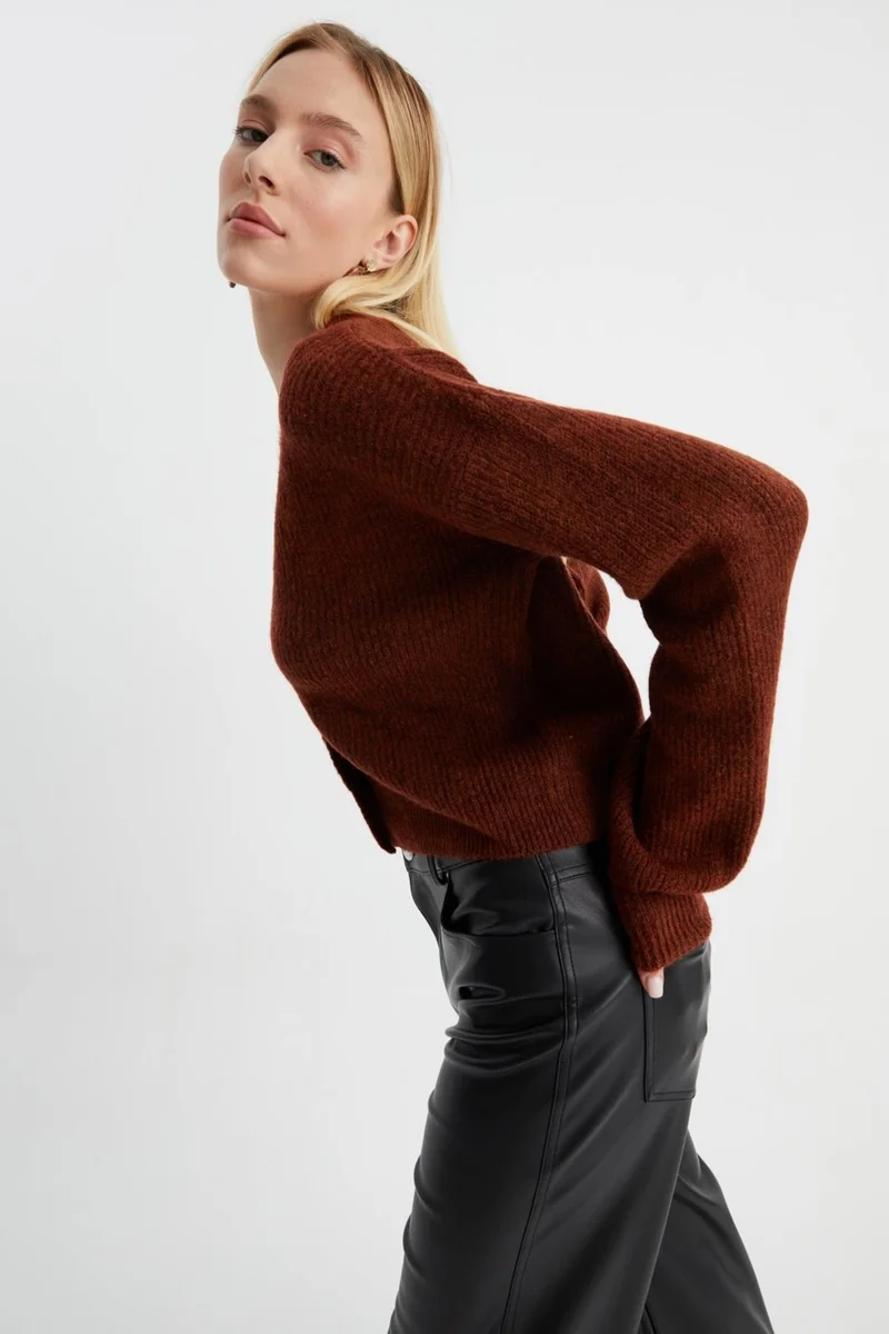 Alexander Gardi V-Neck Buttoned Knit Cardigan (B22-5753)