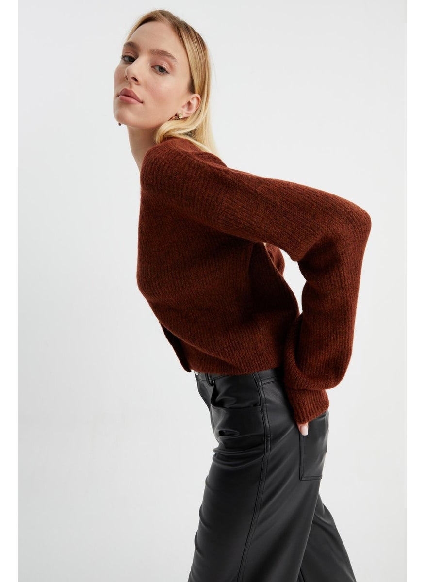 Alexander Gardi V-Neck Buttoned Knitted Cardigan (B22-5753)  - Image 3