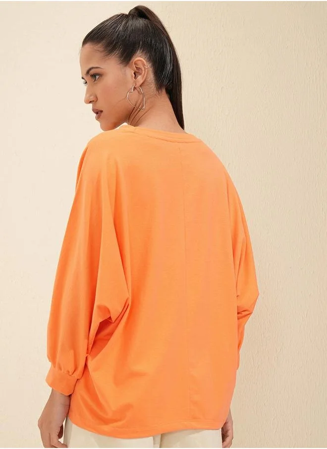 Tokyo Talkies Tokyo Talkies Solid Round Neck Curved Hem T-Shirt