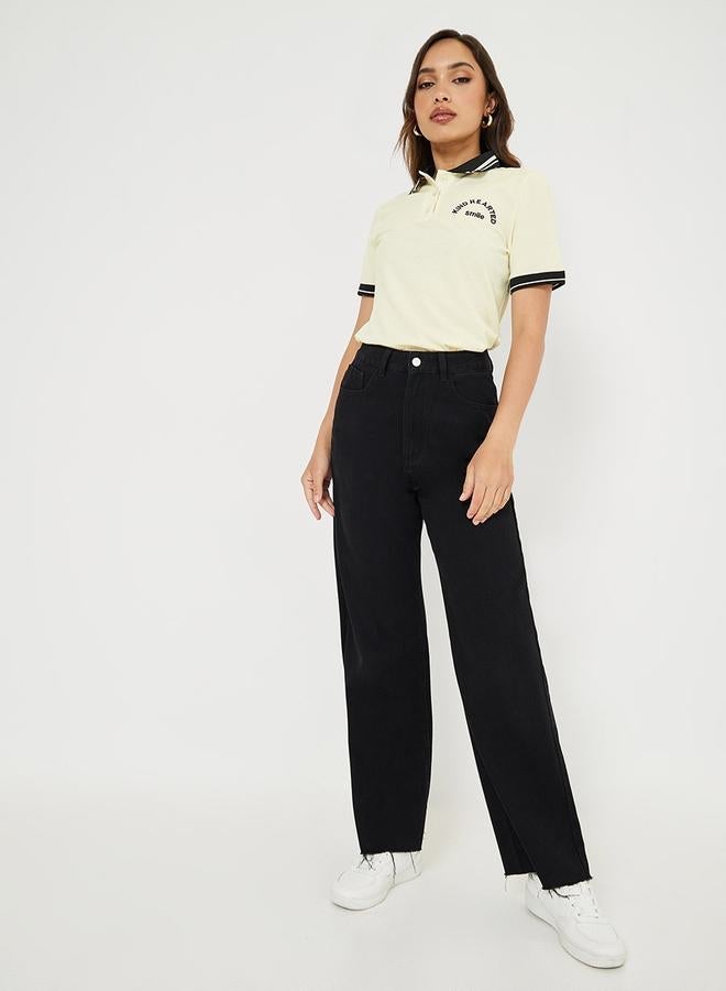 ستايلي تيشيرت بولو بقصة عادية وتفاصيل مطرزة - Image 2